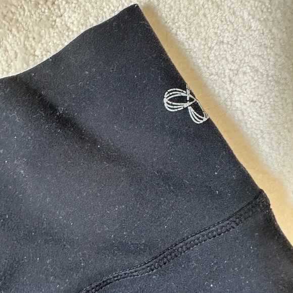 Aritzia TNA black leggings size M - Picture 2 of 4
